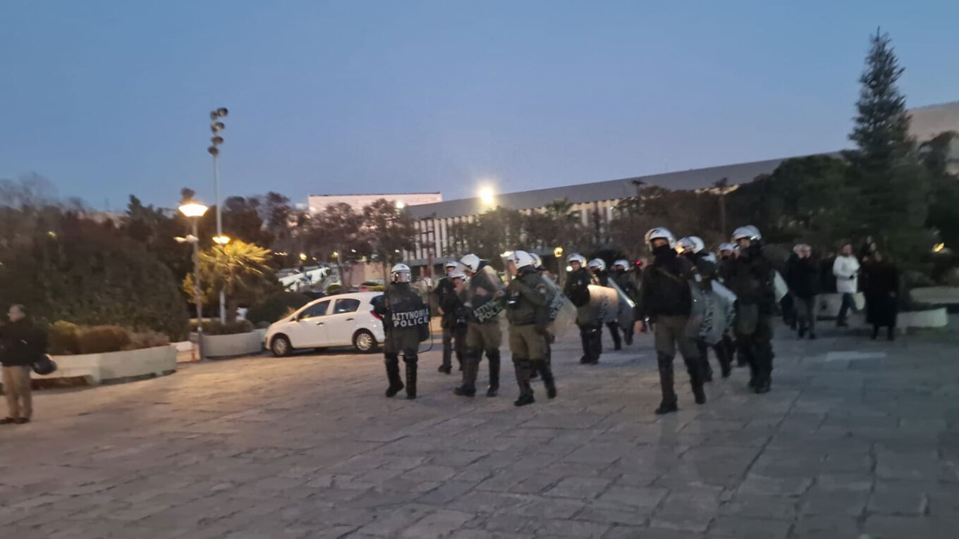 ΑΠΘ: Aστυνομική επιχείρηση για την εκκένωση της κατάληψης