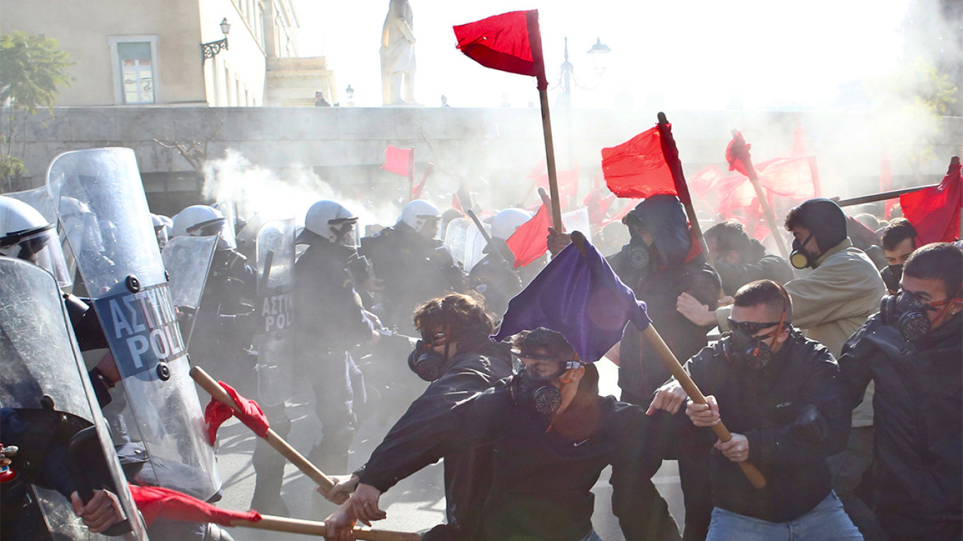 Επεισόδια στα Εξάρχεια και στο Σύνταγμα