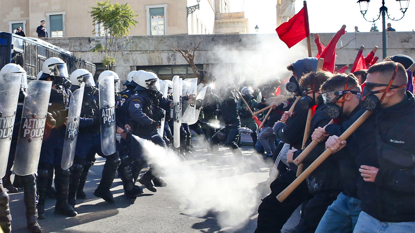 Επεισόδια στα Εξάρχεια και στο Σύνταγμα