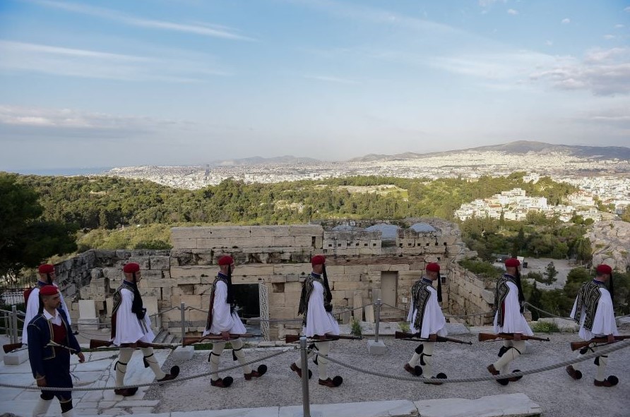 25η Μαρτίου: Η έπαρση της ελληνικής σημαίας στην Ακρόπολη