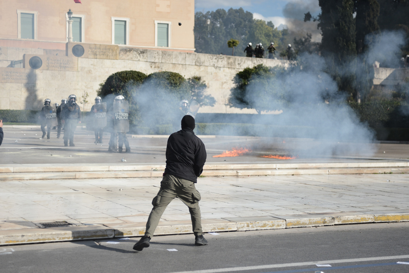 Μέχρι τώρα έχουν γίνει τουλάχιστον 9 προσαγωγές.