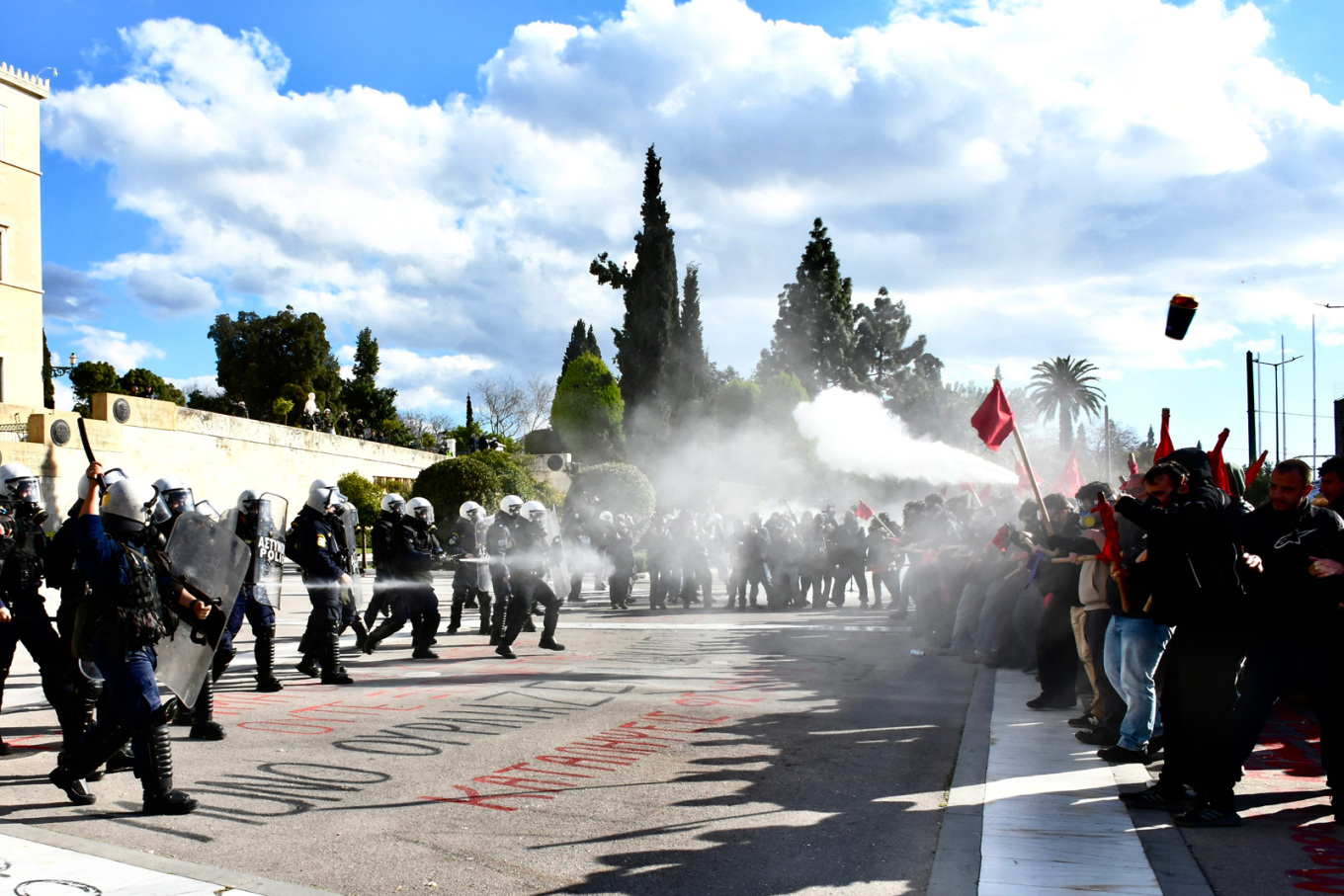 Μέχρι τώρα έχουν γίνει τουλάχιστον 9 προσαγωγές.