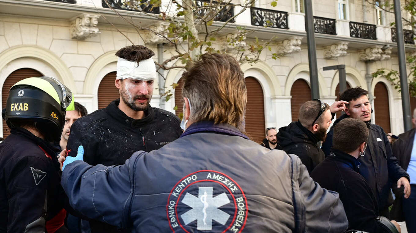 Μέχρι τώρα έχουν γίνει τουλάχιστον 9 προσαγωγές.