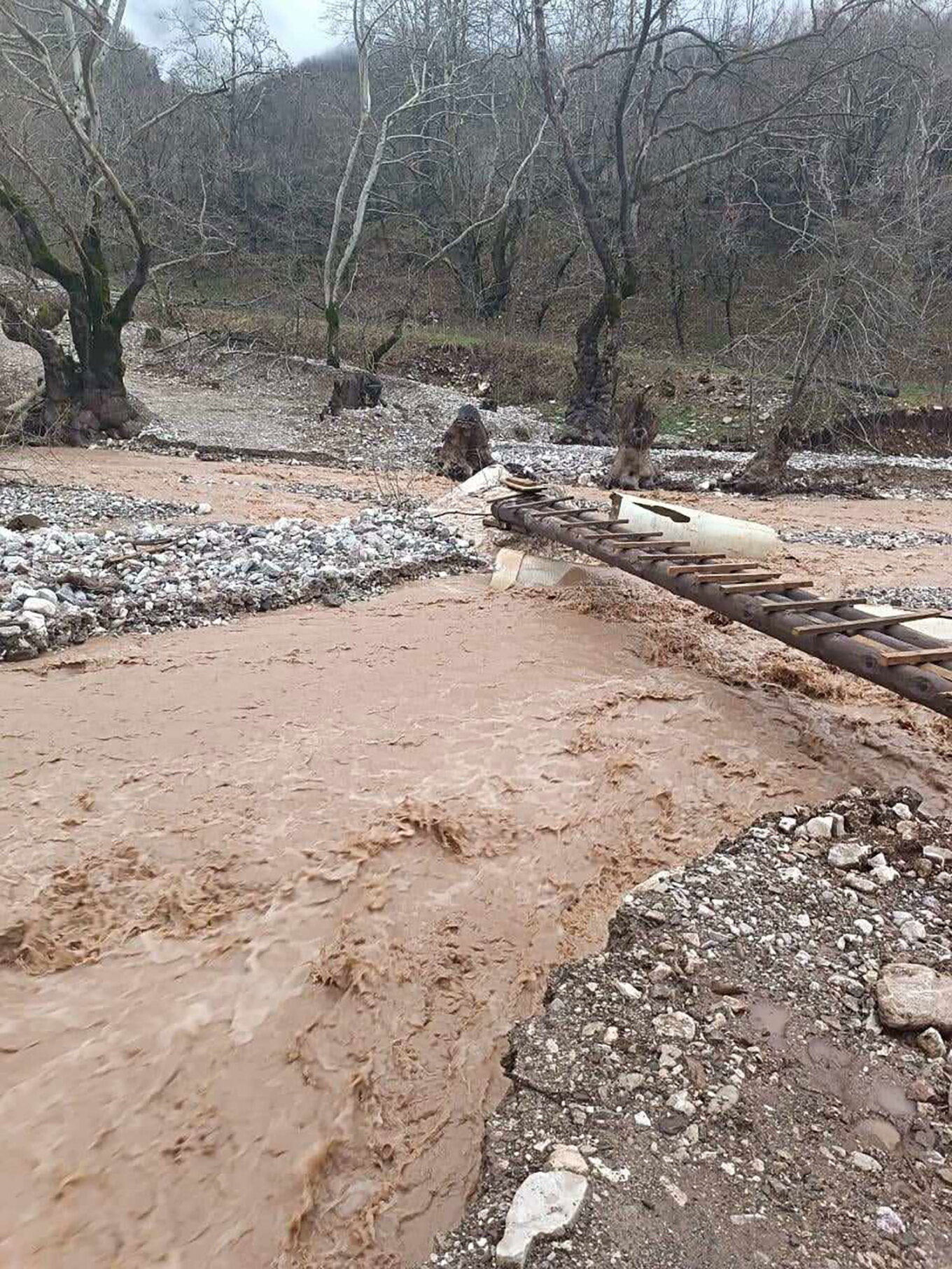 Καταστροφές από την κακοκαιρία στην Καλαμπάκα 