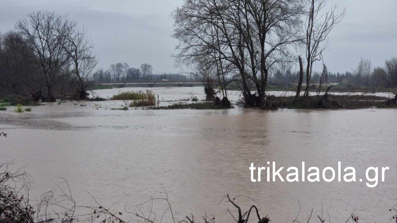 Τρίκαλα: Φούσκωσε επικίνδυνα ο Πηνειός