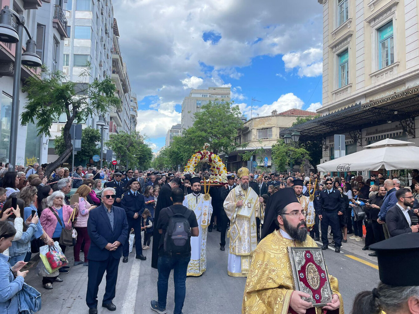 Θεσσαλονίκη: Με κατάνυξη η περιφορά του Επιταφίου