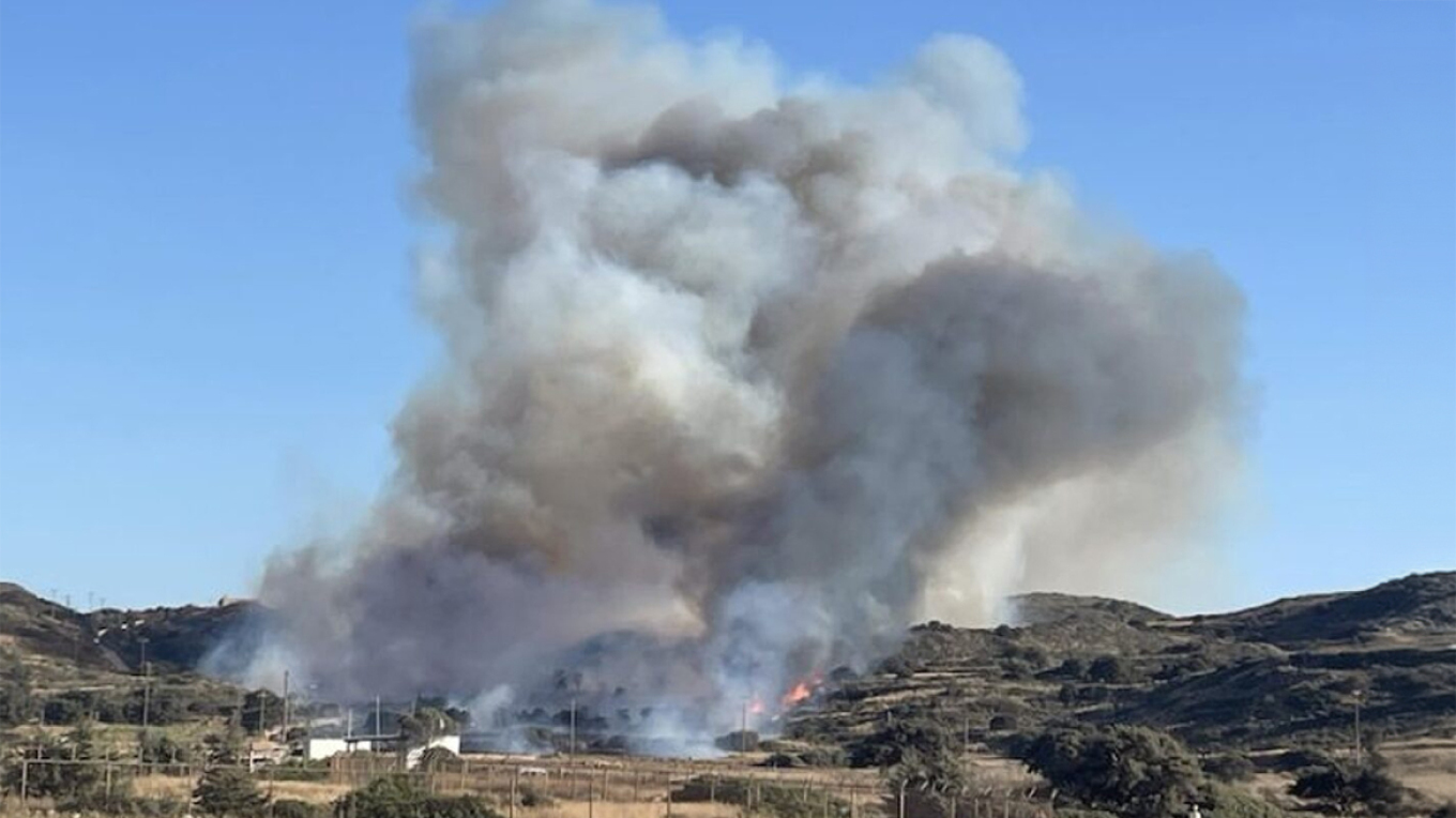 Μεγάλη φωτιά στη Μήλο