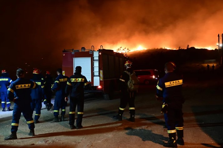 Πύρινη κόλαση στη βορειοανατολική Αττική