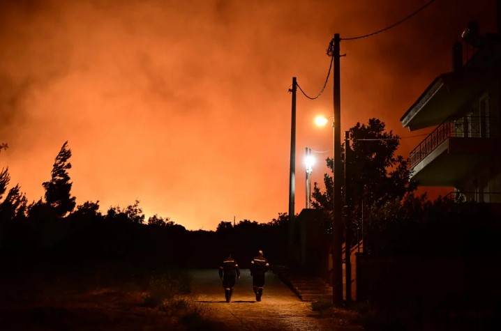 Πύρινη κόλαση στη βορειοανατολική Αττική