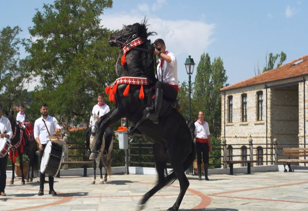 Πώς γιορτάζει η Ελλάδα τον Δεκαπενταύγουστο