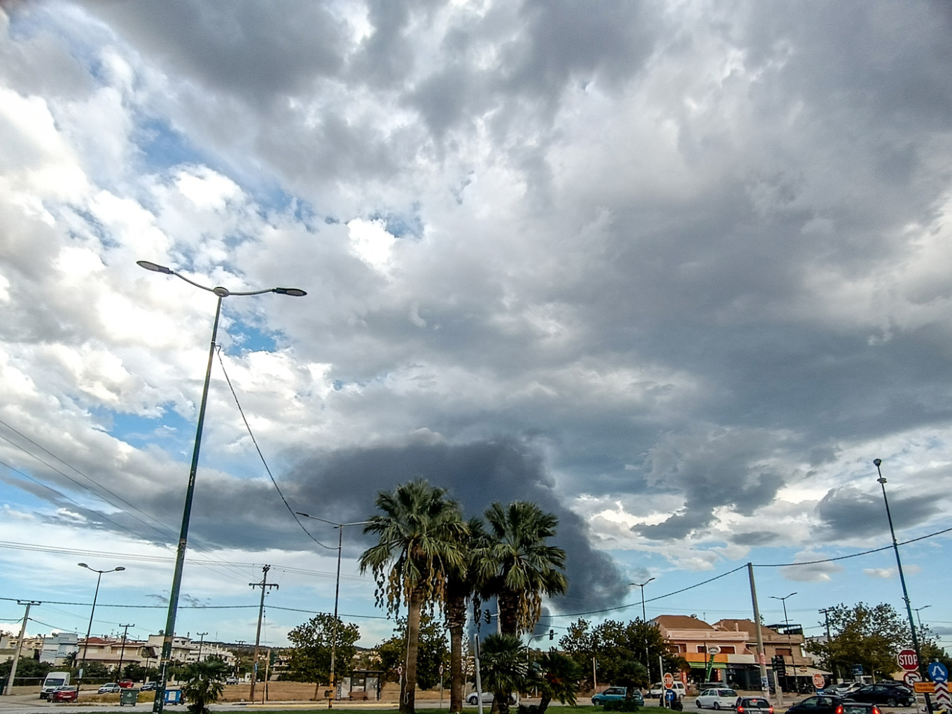 Φωτιά στα διυλιστήρια στους Αγίους Θεοδώρους