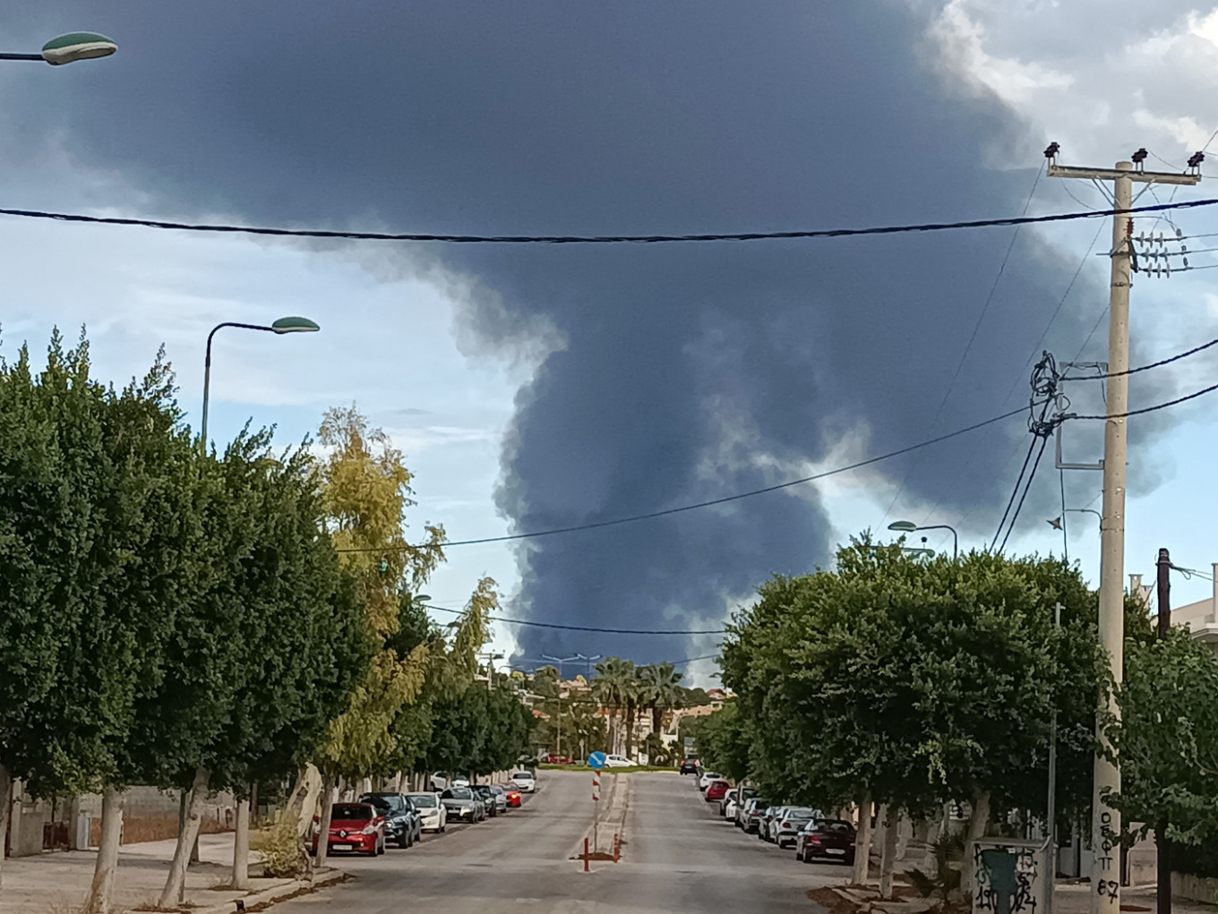 Φωτιά στα διυλιστήρια στους Αγίους Θεοδώρους