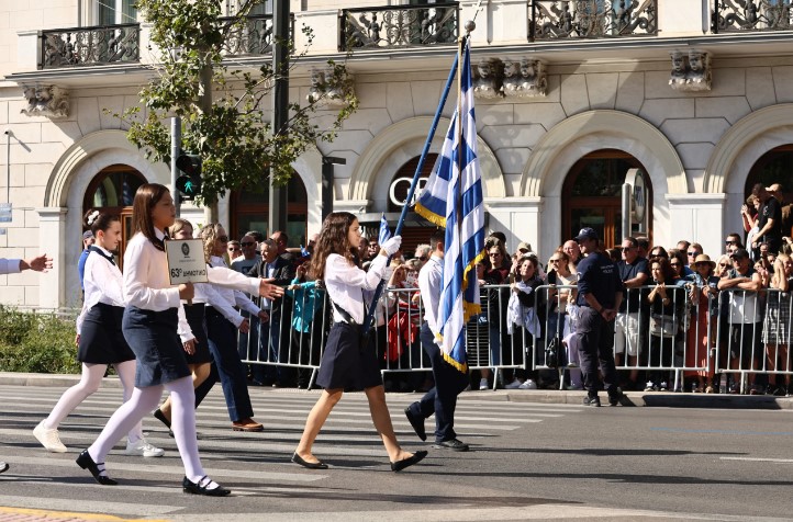 28η Οκτωβρίου: Σε εξέλιξη η μαθητική παρέλαση στην Αθήνα