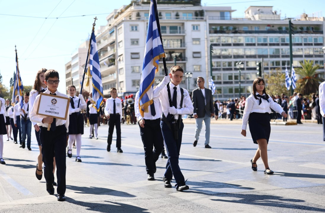 28η Οκτωβρίου: Σε εξέλιξη η μαθητική παρέλαση στην Αθήνα