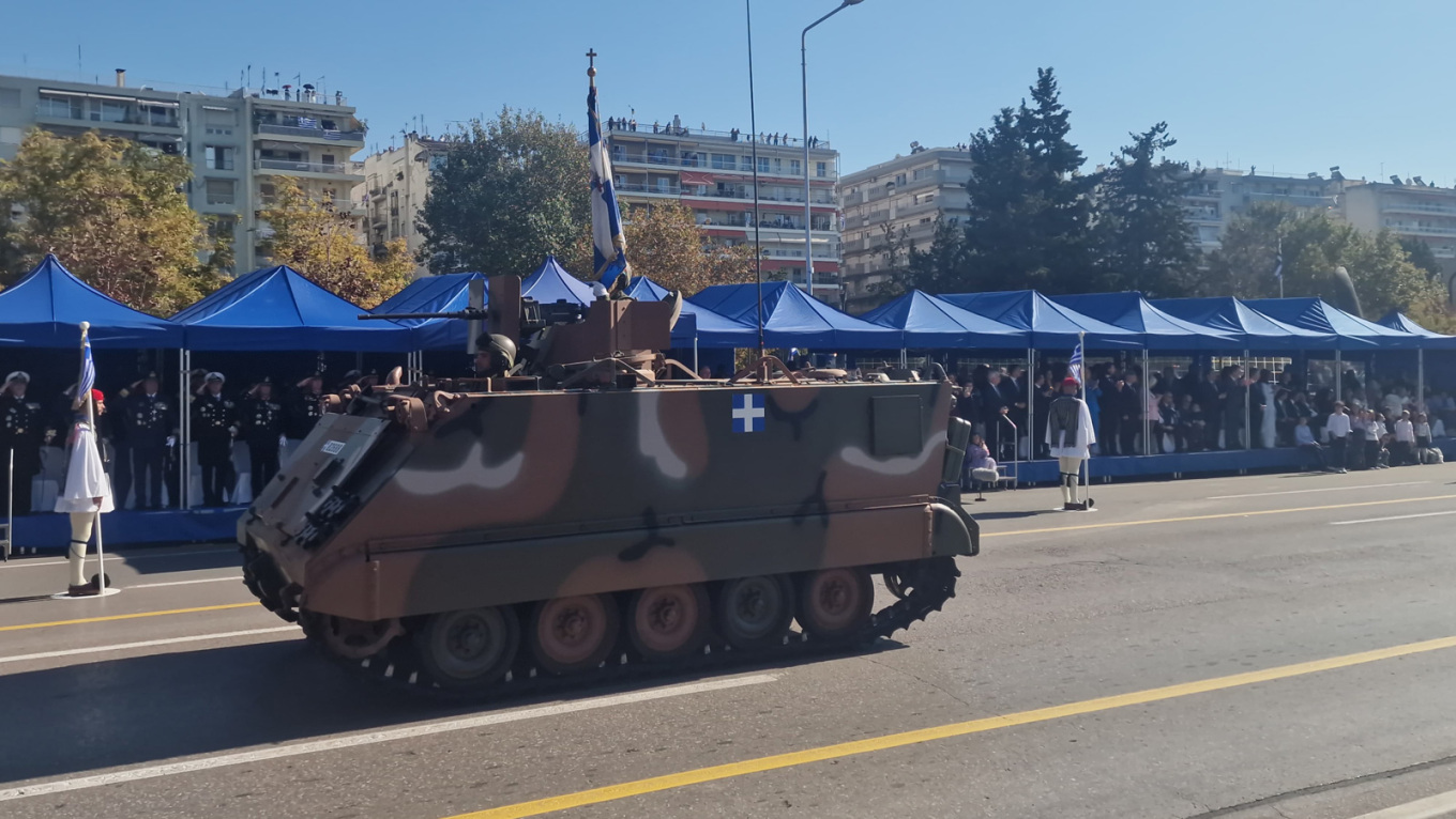 Εντυπωσίασαν τα τεθωρακισμένα σύγχρονα άρματα μάχης τύπου Leopard 1 και 2 αλλά και τα μαχητικά αεροσκάφη.