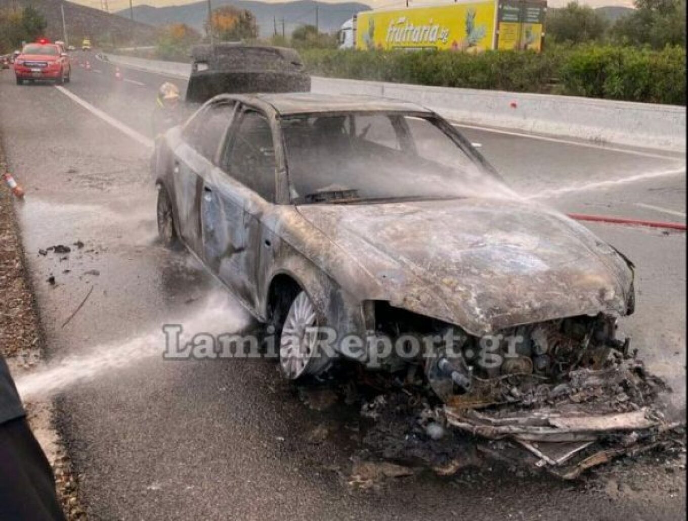 Αυτοκίνητο τυλίχτηκε στις φλόγες στην εθνική οδό Λαμίας – Θεσσαλονίκης