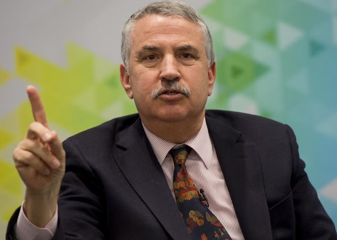 * Ο Thomas L. Friedman είναι δημοσιογράφος και συγγραφέας τρεις φορές βραβευμένος με το Βραβείο Πούλιτζερ. Αρθρογράφος στους ΝΥΤ