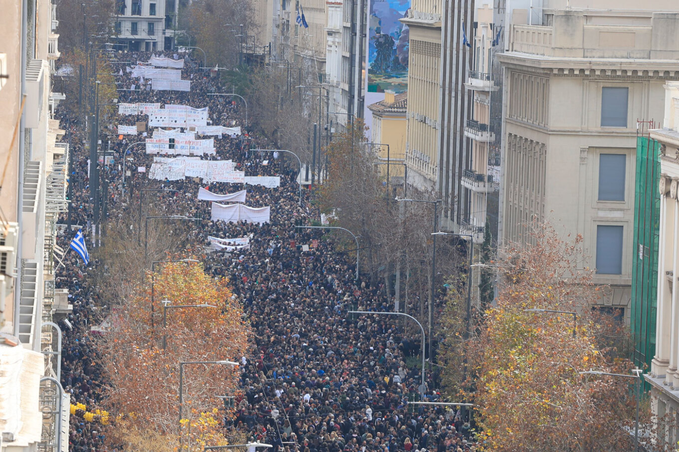 Μεγαλειώδεις συγκεντρώσεις σε όλη την Ελλάδα για την τραγωδία των Τεμπών