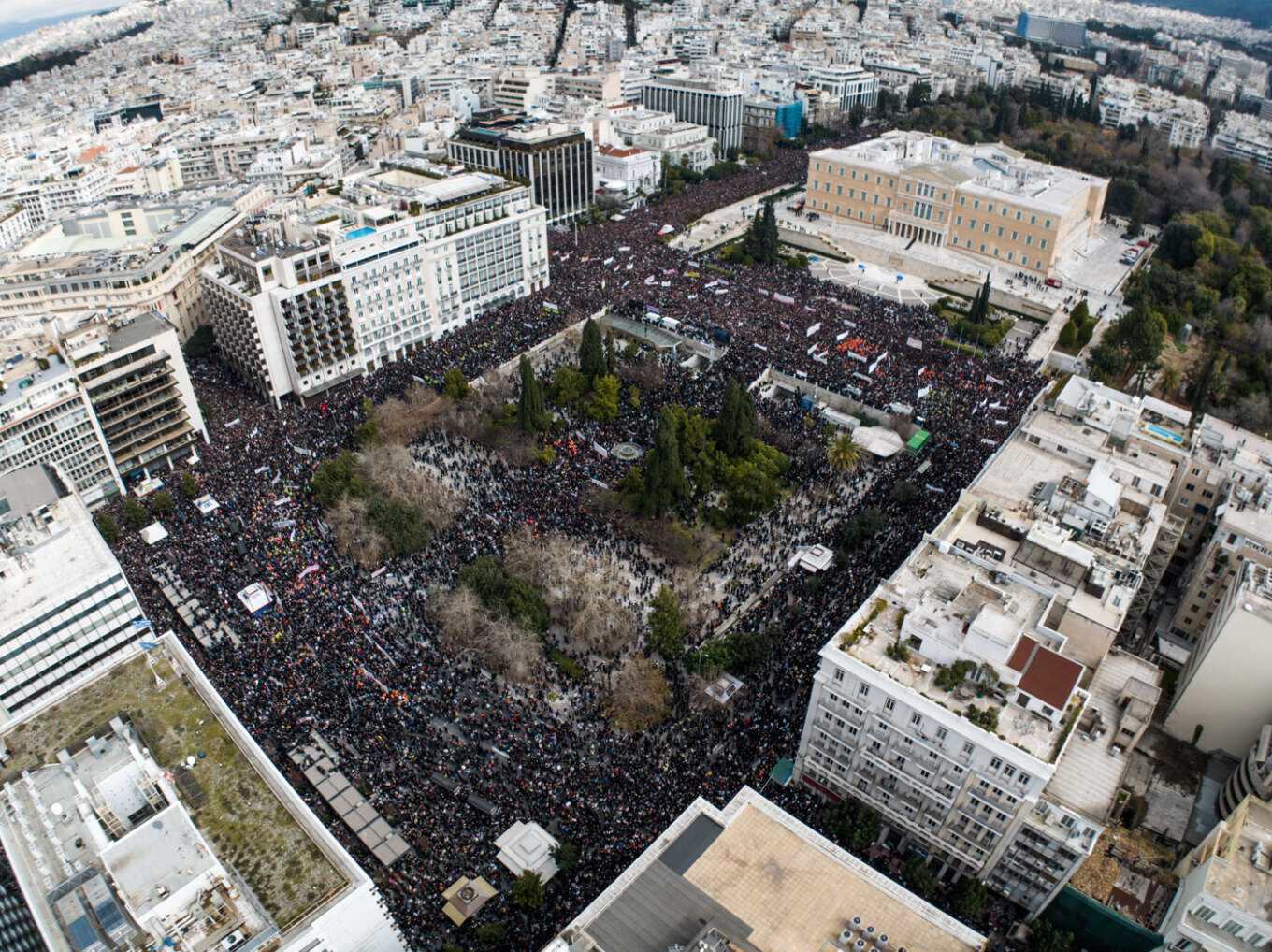 Μεγαλειώδεις συγκεντρώσεις σε όλη την Ελλάδα για την τραγωδία των Τεμπών