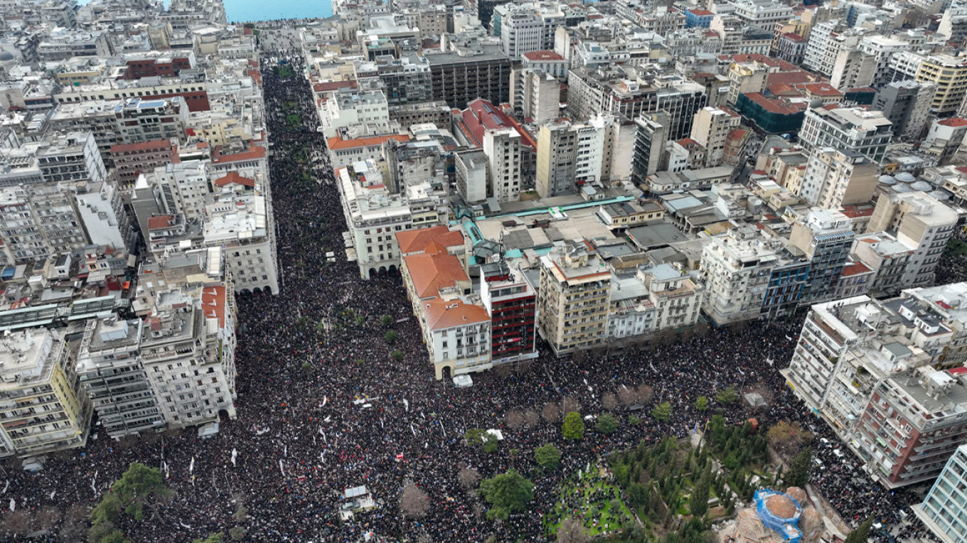 Μεγαλειώδεις συγκεντρώσεις σε όλη την Ελλάδα για την τραγωδία των Τεμπών