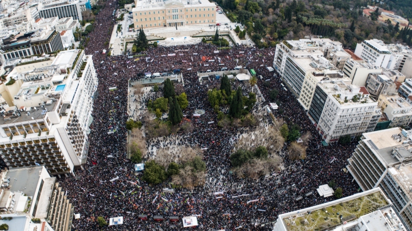 Μεγαλειώδεις συγκεντρώσεις σε όλη την Ελλάδα για την τραγωδία των Τεμπών