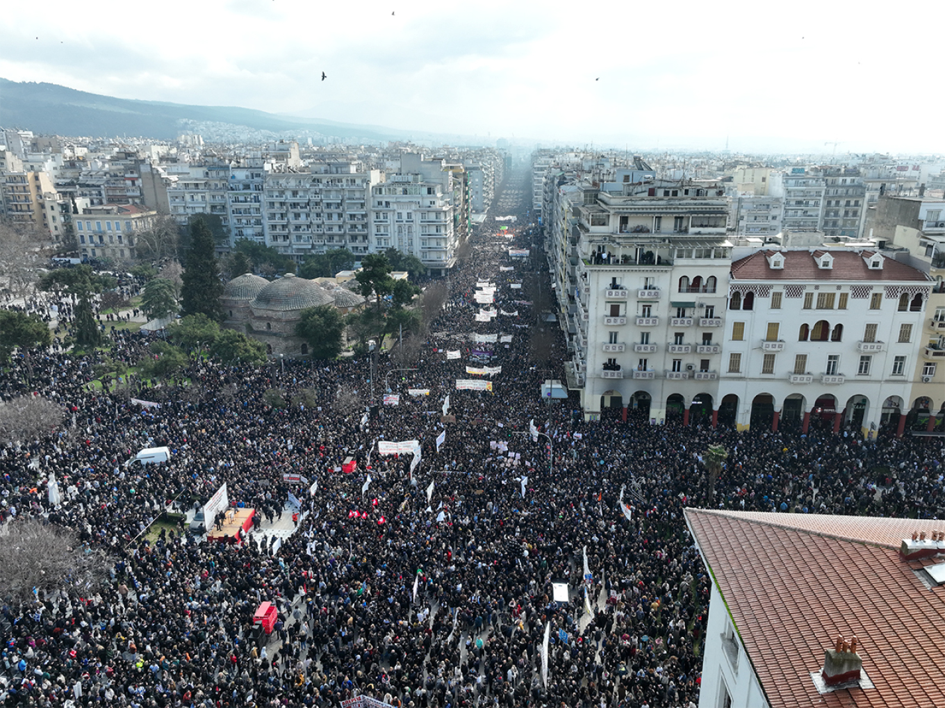 Μεγαλειώδεις συγκεντρώσεις σε όλη την Ελλάδα για την τραγωδία των Τεμπών