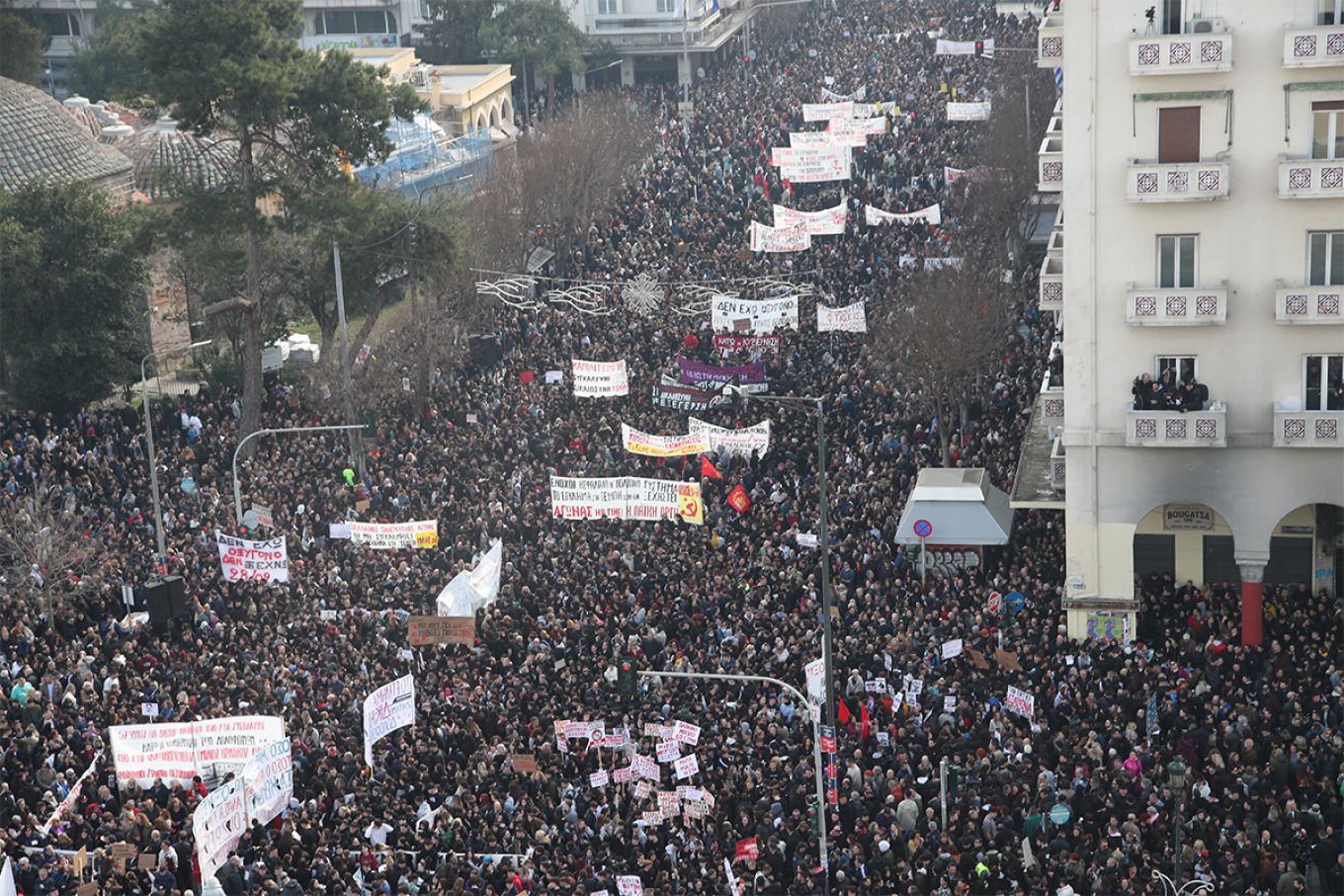 Μεγαλειώδεις συγκεντρώσεις σε όλη την Ελλάδα για την τραγωδία των Τεμπών