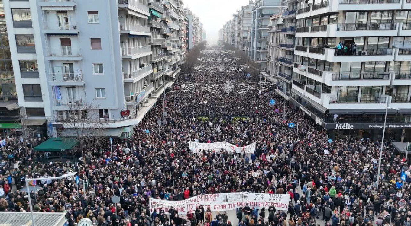 Μεγαλειώδεις συγκεντρώσεις σε όλη την Ελλάδα για την τραγωδία των Τεμπών