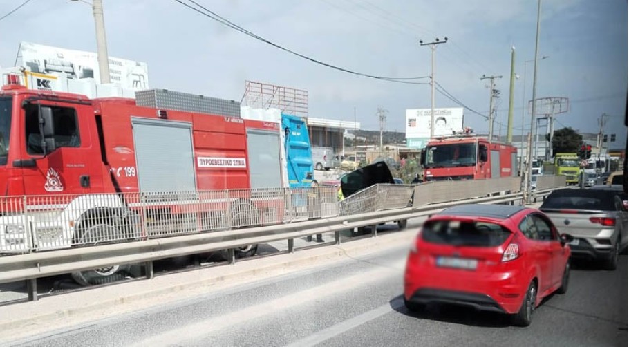 Σοβαρό τροχαίο στη Λεωφόρο Βάρης - Κορωπίου